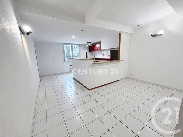 Maison à louer - 3 pièces - 70,37 m2 - Cuges Les Pins - 13 - PROVENCE-ALPES-COTE-D-AZUR