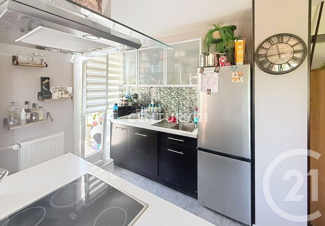 Appartement F3 &agrave; vendre - 4 pi&egrave;ces - 69,78 m2 - Aubagne - 13 - PROVENCE-ALPES-COTE-D-AZUR