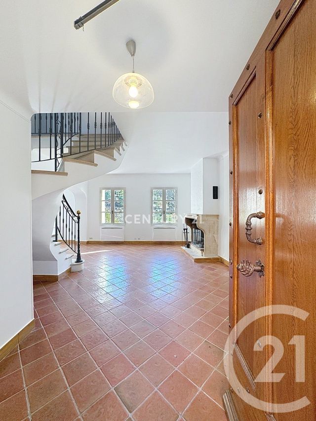 Maison &agrave; louer - 4 pi&egrave;ces - 167,79 m2 - Aubagne - 13 - PROVENCE-ALPES-COTE-D-AZUR