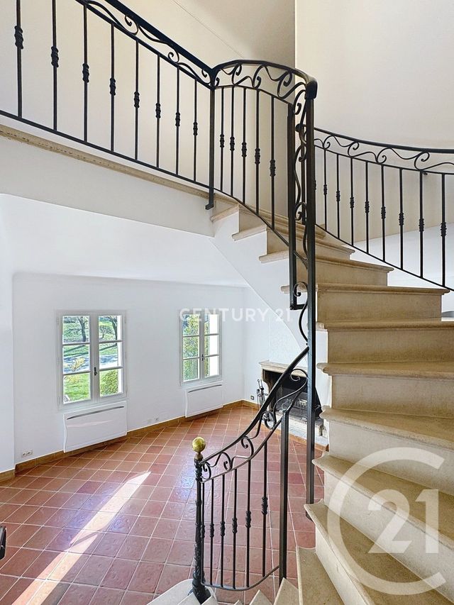 Maison &agrave; louer - 4 pi&egrave;ces - 167,79 m2 - Aubagne - 13 - PROVENCE-ALPES-COTE-D-AZUR