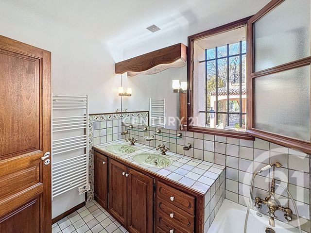 Maison &agrave; louer - 4 pi&egrave;ces - 167,79 m2 - Aubagne - 13 - PROVENCE-ALPES-COTE-D-AZUR