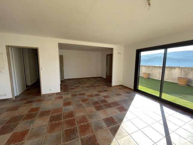 Maison à louer - 4 pièces - 94,05 m2 - Cuges Les Pins - 13 - PROVENCE-ALPES-COTE-D-AZUR