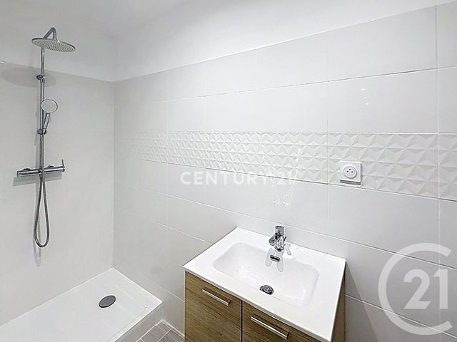 Appartement T1 &agrave; vendre - 1 pi&egrave;ce - 30 m2 - St Zacharie - 83 - PROVENCE-ALPES-COTE-D-AZUR