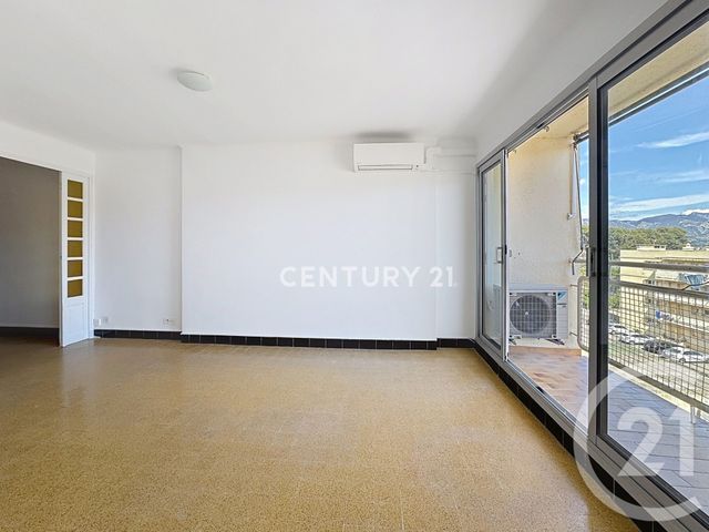 Appartement F3 &agrave; louer - 3 pi&egrave;ces - 63,53 m2 - Aubagne - 13 - PROVENCE-ALPES-COTE-D-AZUR