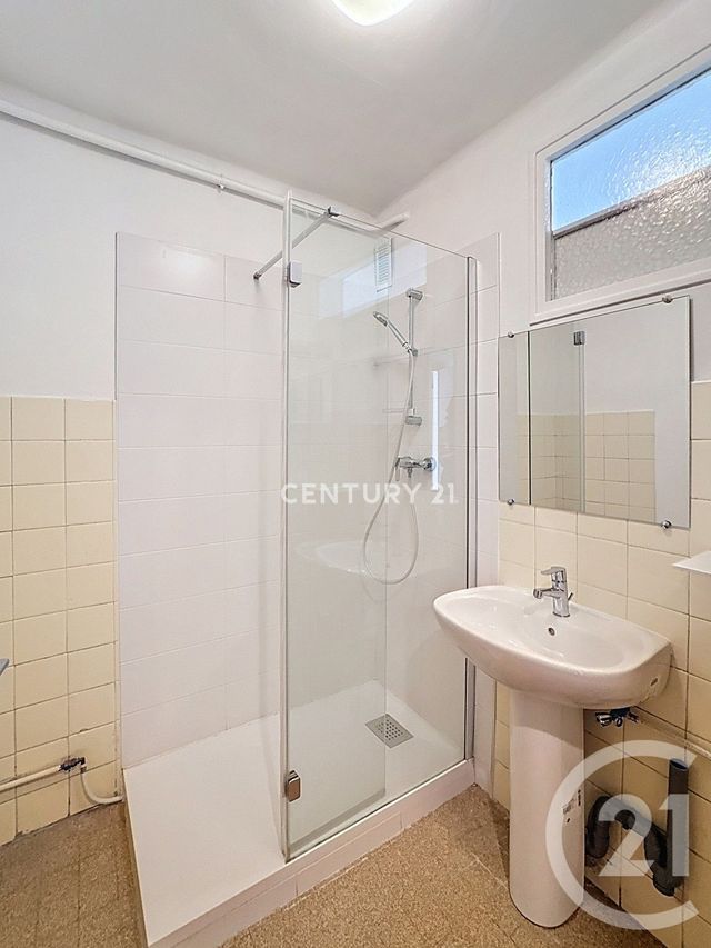 Appartement T4 &agrave; louer - 4 pi&egrave;ces - 75,14 m2 - Aubagne - 13 - PROVENCE-ALPES-COTE-D-AZUR