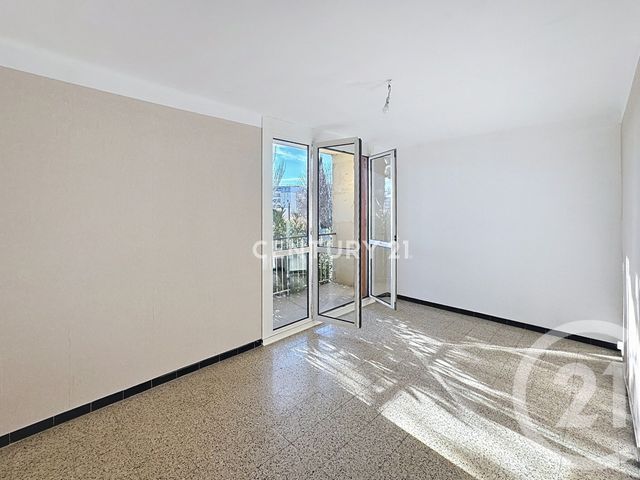 Appartement T4 &agrave; louer - 4 pi&egrave;ces - 75,14 m2 - Aubagne - 13 - PROVENCE-ALPES-COTE-D-AZUR