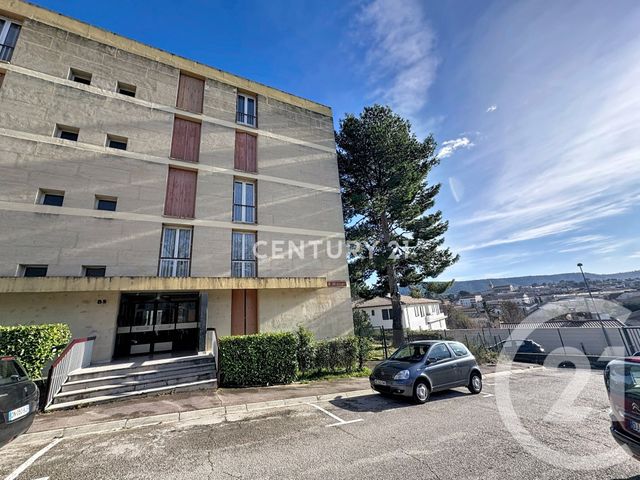 Appartement T4 &agrave; louer - 4 pi&egrave;ces - 75,14 m2 - Aubagne - 13 - PROVENCE-ALPES-COTE-D-AZUR