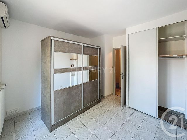 Appartement T4 &agrave; louer - 4 pi&egrave;ces - 76,26 m2 - Aubagne - 13 - PROVENCE-ALPES-COTE-D-AZUR