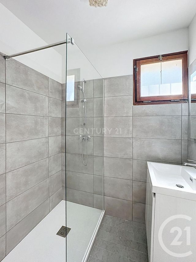 Appartement T4 &agrave; louer - 4 pi&egrave;ces - 76,26 m2 - Aubagne - 13 - PROVENCE-ALPES-COTE-D-AZUR