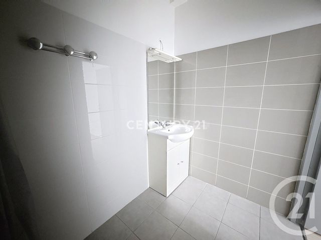 Appartement T1 &agrave; louer - 1 pi&egrave;ce - 25,60 m2 - Aubagne - 13 - PROVENCE-ALPES-COTE-D-AZUR