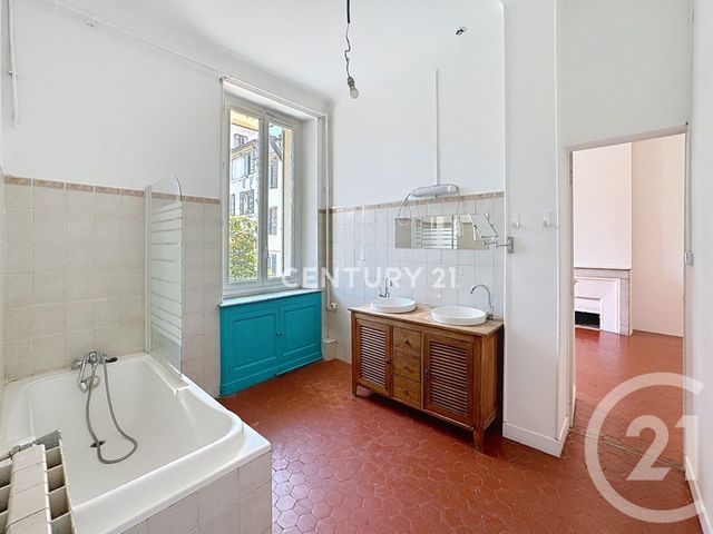 Appartement T4 &agrave; louer - 4 pi&egrave;ces - 110,51 m2 - Marseille - 13007 - PROVENCE-ALPES-COTE-D-AZUR