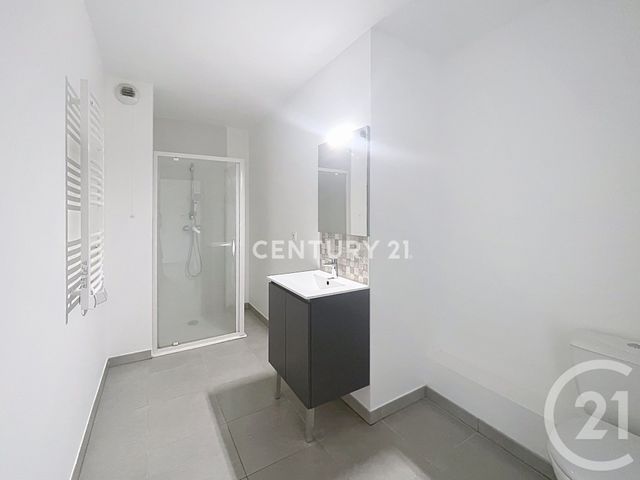 Appartement T1 &agrave; louer - 1 pi&egrave;ce - 30,35 m2 - Peypin - 13 - PROVENCE-ALPES-COTE-D-AZUR