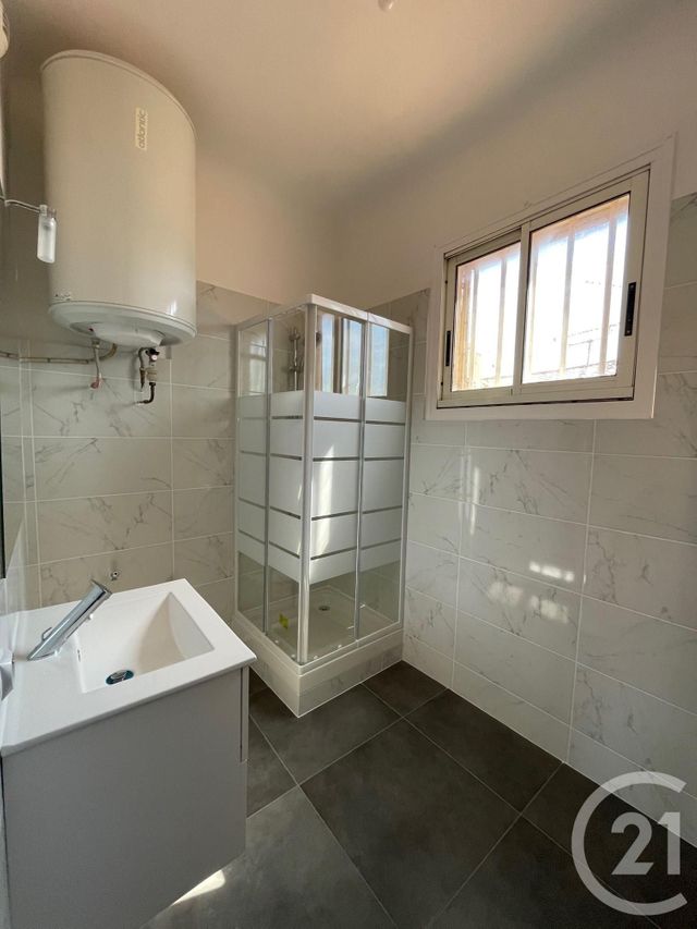 Appartement T3 &agrave; louer - 3 pi&egrave;ces - 52,38 m2 - Aubagne - 13 - PROVENCE-ALPES-COTE-D-AZUR