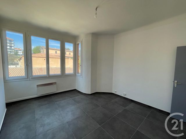 Appartement T3 &agrave; louer - 3 pi&egrave;ces - 52,38 m2 - Aubagne - 13 - PROVENCE-ALPES-COTE-D-AZUR