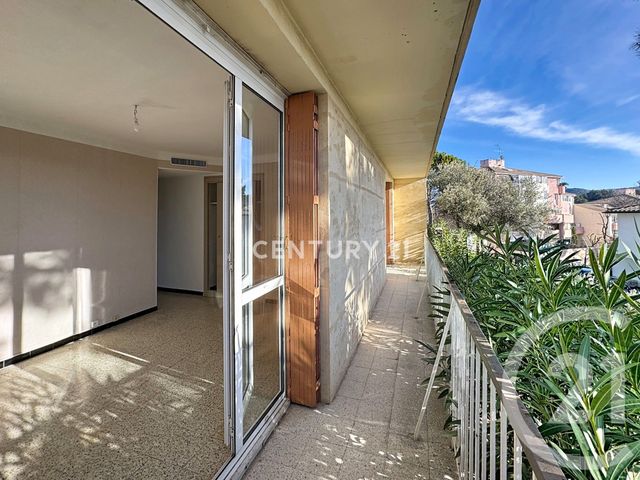 Appartement T4 &agrave; louer - 4 pi&egrave;ces - 75,14 m2 - Aubagne - 13 - PROVENCE-ALPES-COTE-D-AZUR