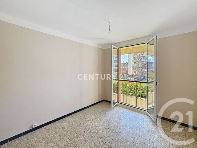 Appartement T4 &agrave; louer - 4 pi&egrave;ces - 75,14 m2 - Aubagne - 13 - PROVENCE-ALPES-COTE-D-AZUR