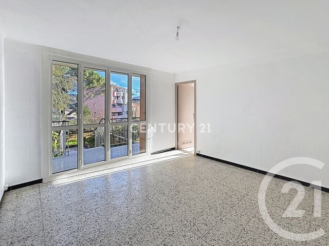 Appartement T4 &agrave; louer - 4 pi&egrave;ces - 75,14 m2 - Aubagne - 13 - PROVENCE-ALPES-COTE-D-AZUR