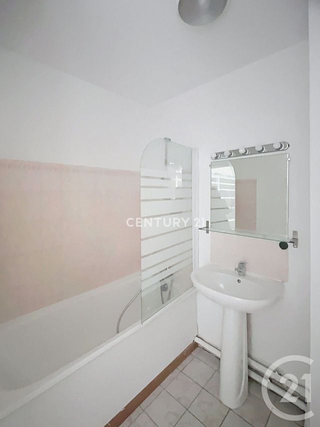 Appartement T2 &agrave; louer - 2 pi&egrave;ces - 48,80 m2 - Aubagne - 13 - PROVENCE-ALPES-COTE-D-AZUR