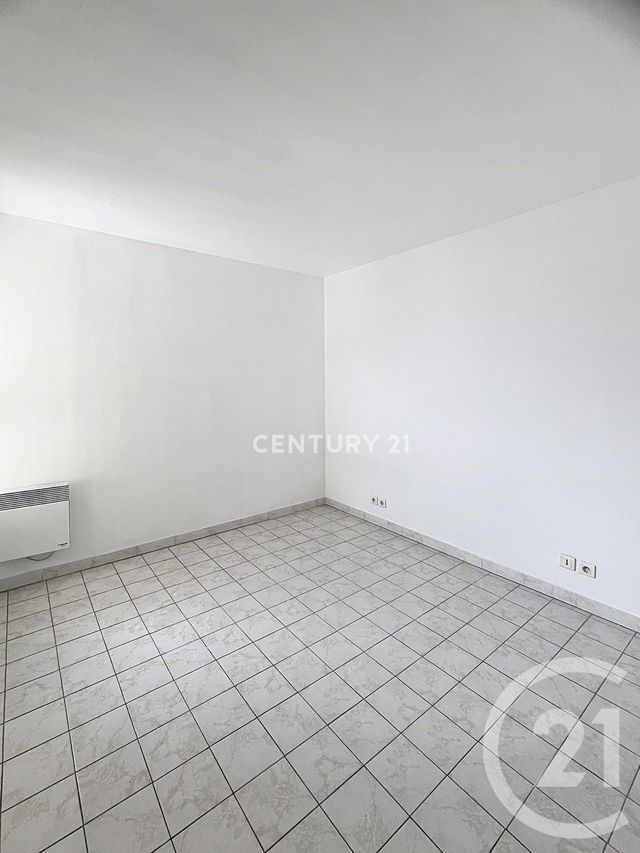 Appartement T2 &agrave; louer - 2 pi&egrave;ces - 48,80 m2 - Aubagne - 13 - PROVENCE-ALPES-COTE-D-AZUR