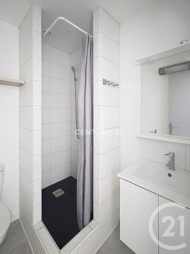 Appartement T2 &agrave; louer - 2 pi&egrave;ces - 34 m2 - Aubagne - 13 - PROVENCE-ALPES-COTE-D-AZUR