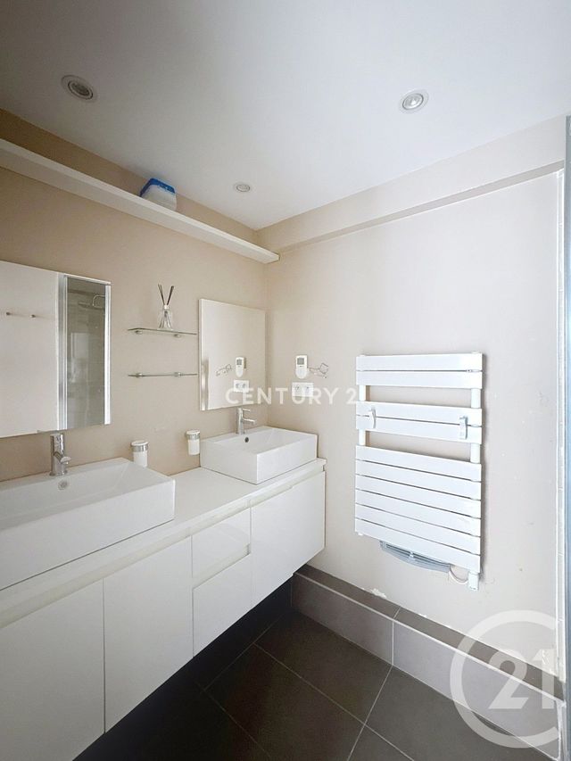 Appartement T3 &agrave; louer - 3 pi&egrave;ces - 65,65 m2 - Aubagne - 13 - PROVENCE-ALPES-COTE-D-AZUR