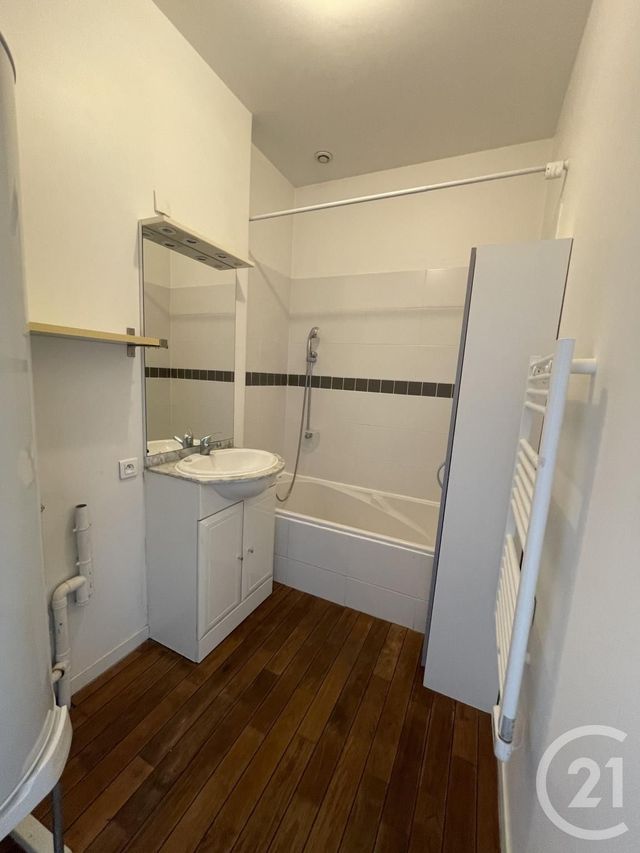 Appartement T3 &agrave; louer - 3 pi&egrave;ces - 48,29 m2 - La Ciotat - 13 - PROVENCE-ALPES-COTE-D-AZUR