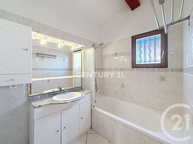 Maison &agrave; louer - 5 pi&egrave;ces - 122,65 m2 - Aubagne - 13 - PROVENCE-ALPES-COTE-D-AZUR
