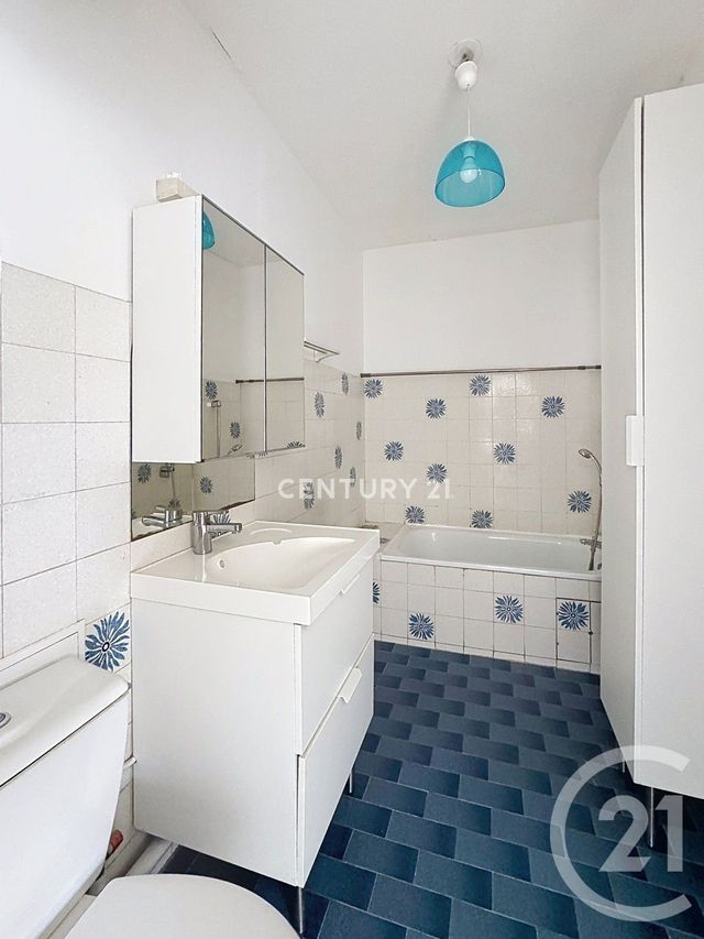 Appartement Studio &agrave; louer - 1 pi&egrave;ce - 27,53 m2 - Aubagne - 13 - PROVENCE-ALPES-COTE-D-AZUR