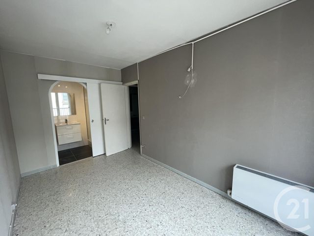Appartement T5 &agrave; louer - 4 pi&egrave;ces - 97,78 m2 - Aubagne - 13 - PROVENCE-ALPES-COTE-D-AZUR