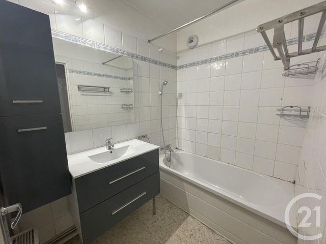 Appartement T5 &agrave; louer - 4 pi&egrave;ces - 97,78 m2 - Aubagne - 13 - PROVENCE-ALPES-COTE-D-AZUR