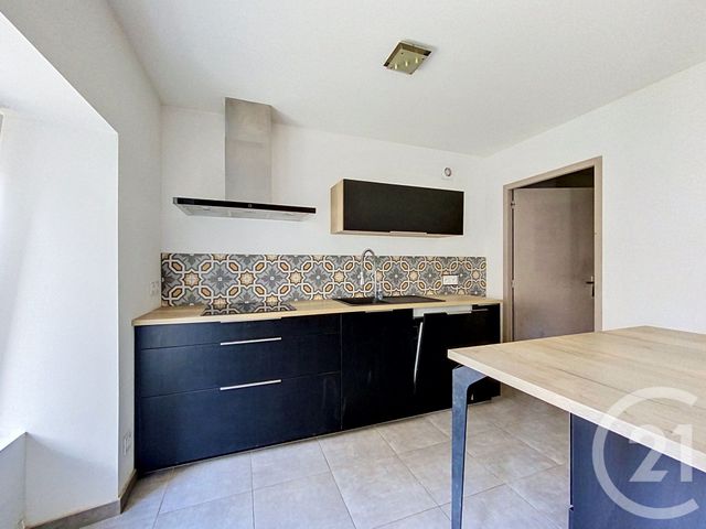 Maison &agrave; louer - 3 pi&egrave;ces - 70,40 m2 - Cholet - 49 - PAYS-DE-LOIRE