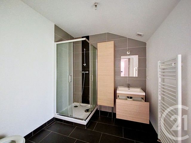 Maison &agrave; louer - 3 pi&egrave;ces - 70,40 m2 - Cholet - 49 - PAYS-DE-LOIRE