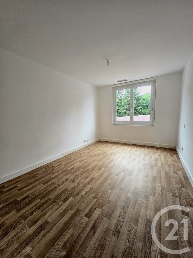 Appartement F4 &agrave; louer - 4 pi&egrave;ces - 86,50 m2 - St Laurent De Neste - 65 - MIDI-PYRENEES