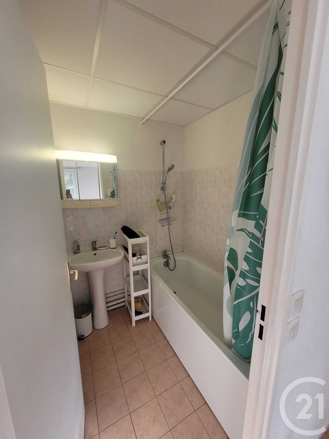 Appartement F2 &agrave; louer - 2 pi&egrave;ces - 32,72 m2 - Capvern Les Bains - 65 - MIDI-PYRENEES