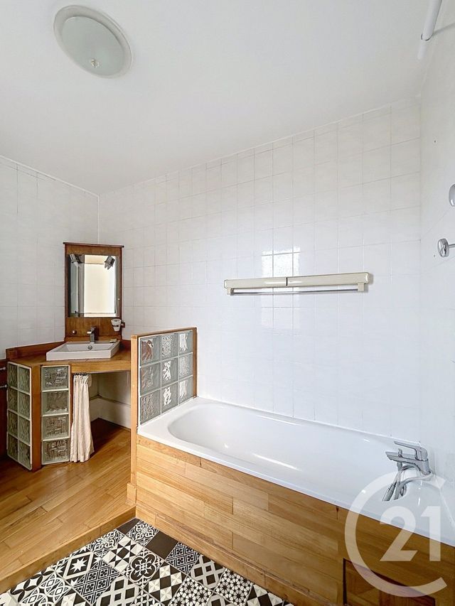 Maison &agrave; louer - 5 pi&egrave;ces - 100,91 m2 - Angouleme - 16 - POITOU-CHARENTES