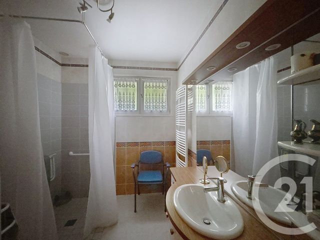 Maison à vendre - 6 pièces - 123,22 m2 - Voeuil Et Giget - 16 - POITOU-CHARENTES