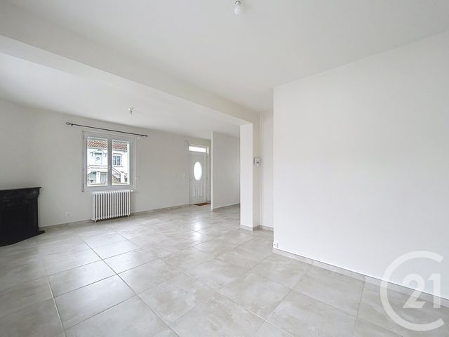 Maison à louer - 4 pièces - 123,28 m2 - Ruelle Sur Touvre - 16 - POITOU-CHARENTES