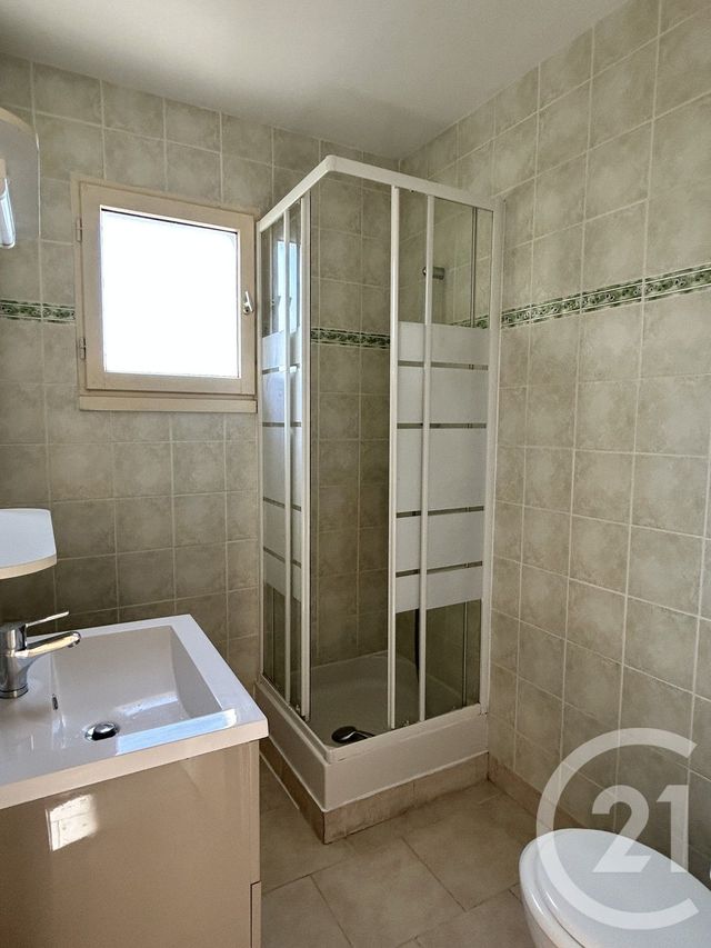 Appartement F2 &agrave; louer - 2 pi&egrave;ces - 32,01 m2 - St Michel - 16 - POITOU-CHARENTES