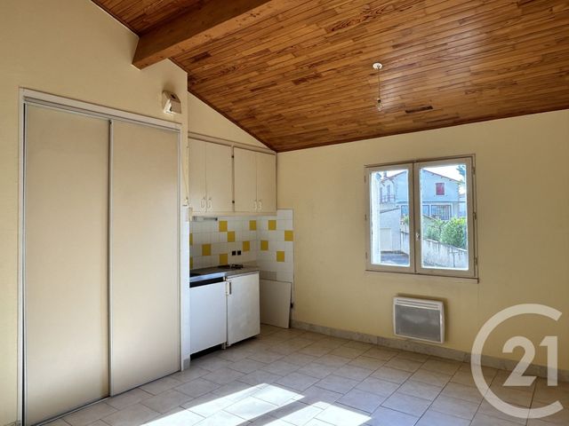 Appartement F2 &agrave; louer - 2 pi&egrave;ces - 32,01 m2 - St Michel - 16 - POITOU-CHARENTES