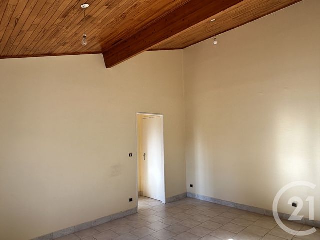 Appartement F2 &agrave; louer - 2 pi&egrave;ces - 32,01 m2 - St Michel - 16 - POITOU-CHARENTES