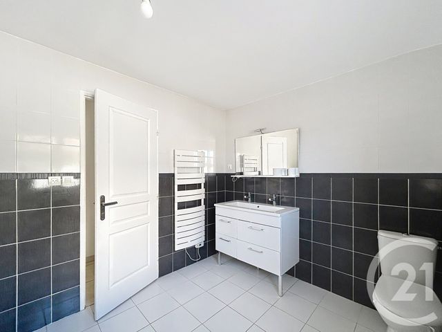 Maison à louer - 2 pièces - 74,72 m2 - L Isle D Espagnac - 16 - POITOU-CHARENTES