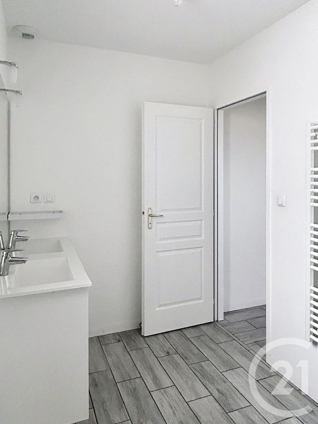 Maison &agrave; louer - 4 pi&egrave;ces - 97 m2 - St Yrieix Sur Charente - 16 - POITOU-CHARENTES