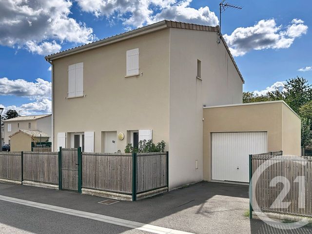 Maison &agrave; louer - 4 pi&egrave;ces - 97 m2 - St Yrieix Sur Charente - 16 - POITOU-CHARENTES