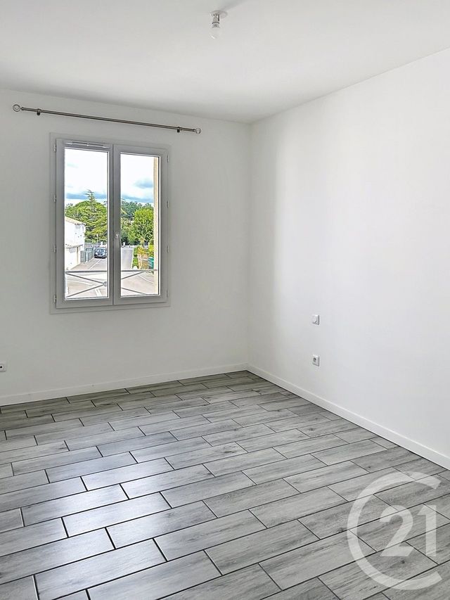 Maison &agrave; louer - 4 pi&egrave;ces - 97 m2 - St Yrieix Sur Charente - 16 - POITOU-CHARENTES