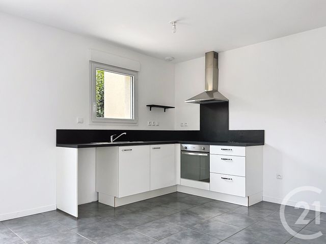 Maison &agrave; louer - 4 pi&egrave;ces - 97 m2 - St Yrieix Sur Charente - 16 - POITOU-CHARENTES