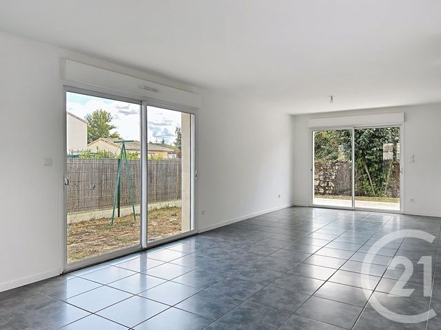 Maison &agrave; louer - 4 pi&egrave;ces - 97 m2 - St Yrieix Sur Charente - 16 - POITOU-CHARENTES