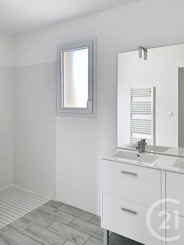 Maison &agrave; louer - 4 pi&egrave;ces - 97 m2 - St Yrieix Sur Charente - 16 - POITOU-CHARENTES