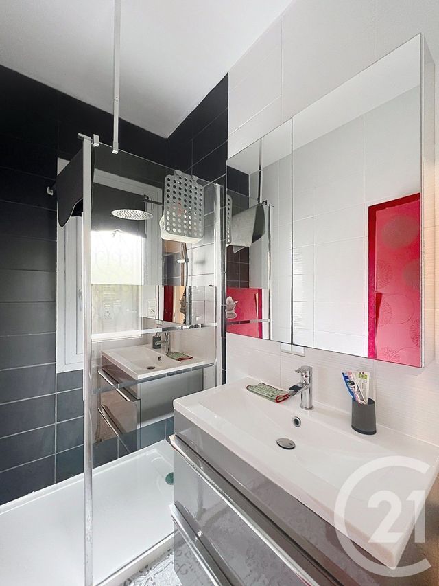 Maison &agrave; louer - 6 pi&egrave;ces - 185,72 m2 - Fleac - 16 - POITOU-CHARENTES