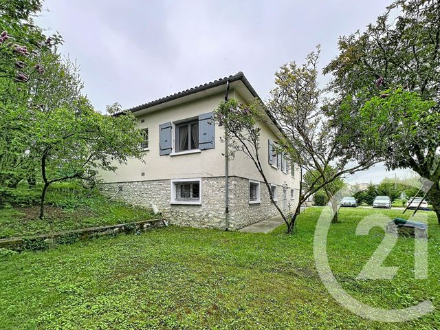 Maison &agrave; louer - 6 pi&egrave;ces - 185,72 m2 - Fleac - 16 - POITOU-CHARENTES