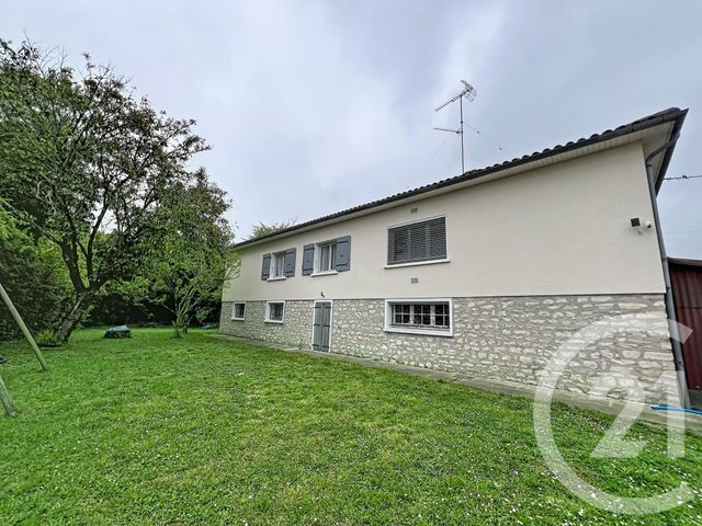 Maison &agrave; louer - 6 pi&egrave;ces - 185,72 m2 - Fleac - 16 - POITOU-CHARENTES